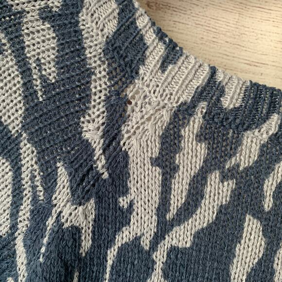 Rag Poets V-Neck Sweater Navy Blue and Gray Animal Print Size Large - Picture 11 of 13